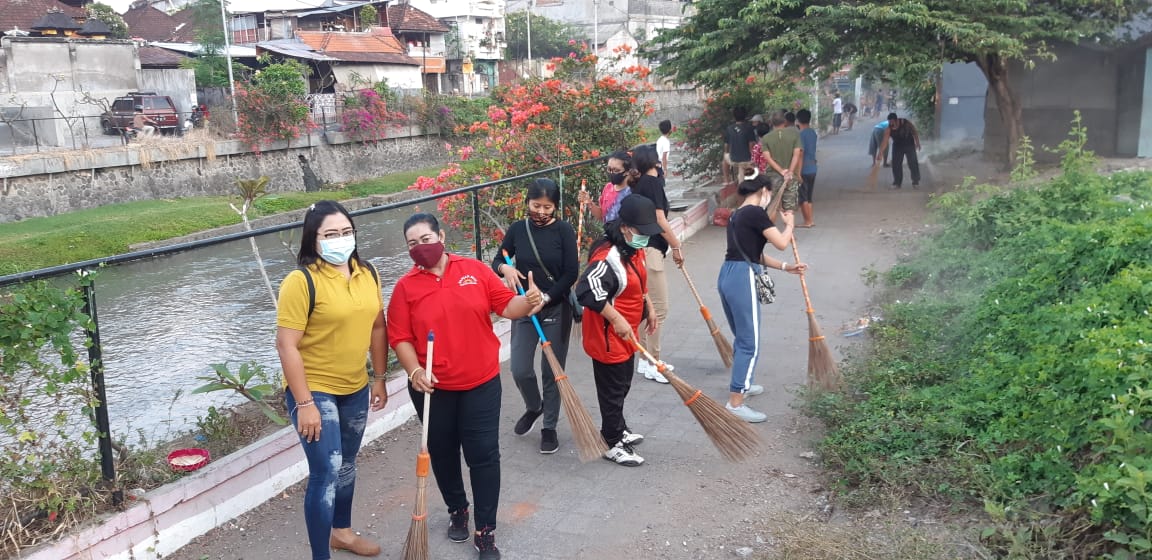 GOTONG ROYONG DALAM RANGKA HARI BERSIH SEDUNIA
