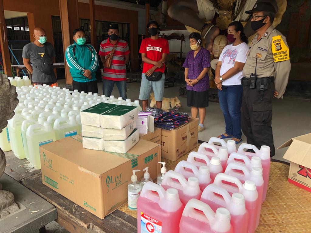 Pemberian Bantuan Desinfektan, sabun cuci tangan, tisu dan masker