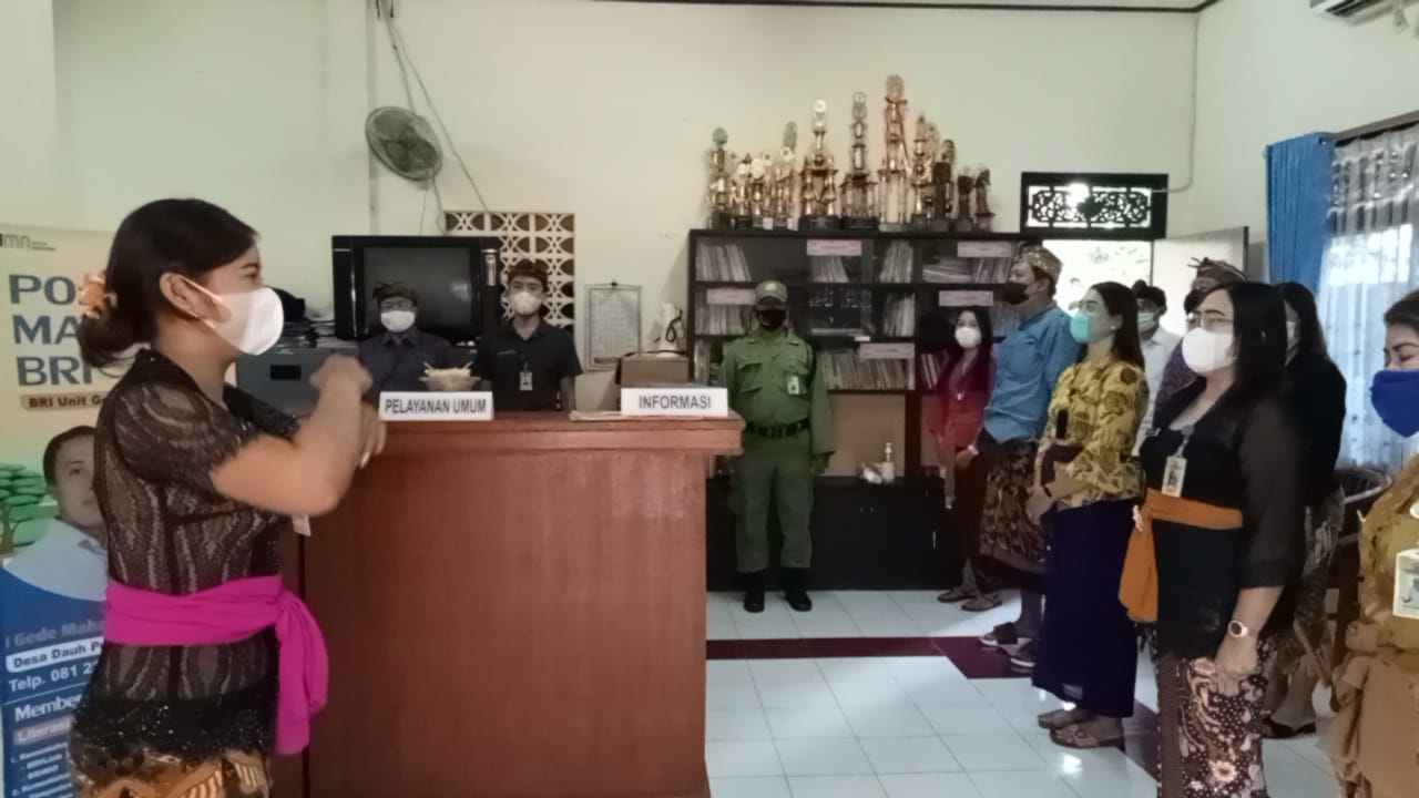 KEGIATAN MENYANYIKAN LAGU INDONESIA RAYA SETIAP JAM 9 PAGI PADA HARI KERJA