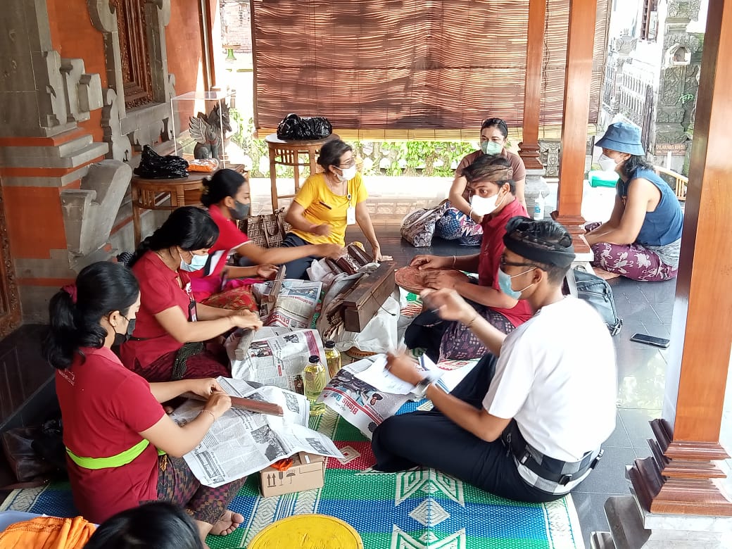 KEGIATAN KONVERSI LONTAR WARGA BANJAR TITIH