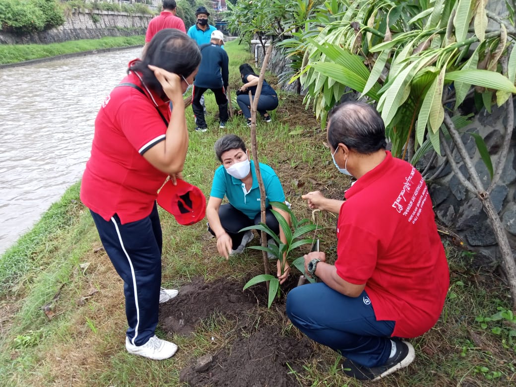KEGIATAN JUMAT BERSIH DAN PENANAMAN POHON PINANG 26 NOVEMBER 2021
