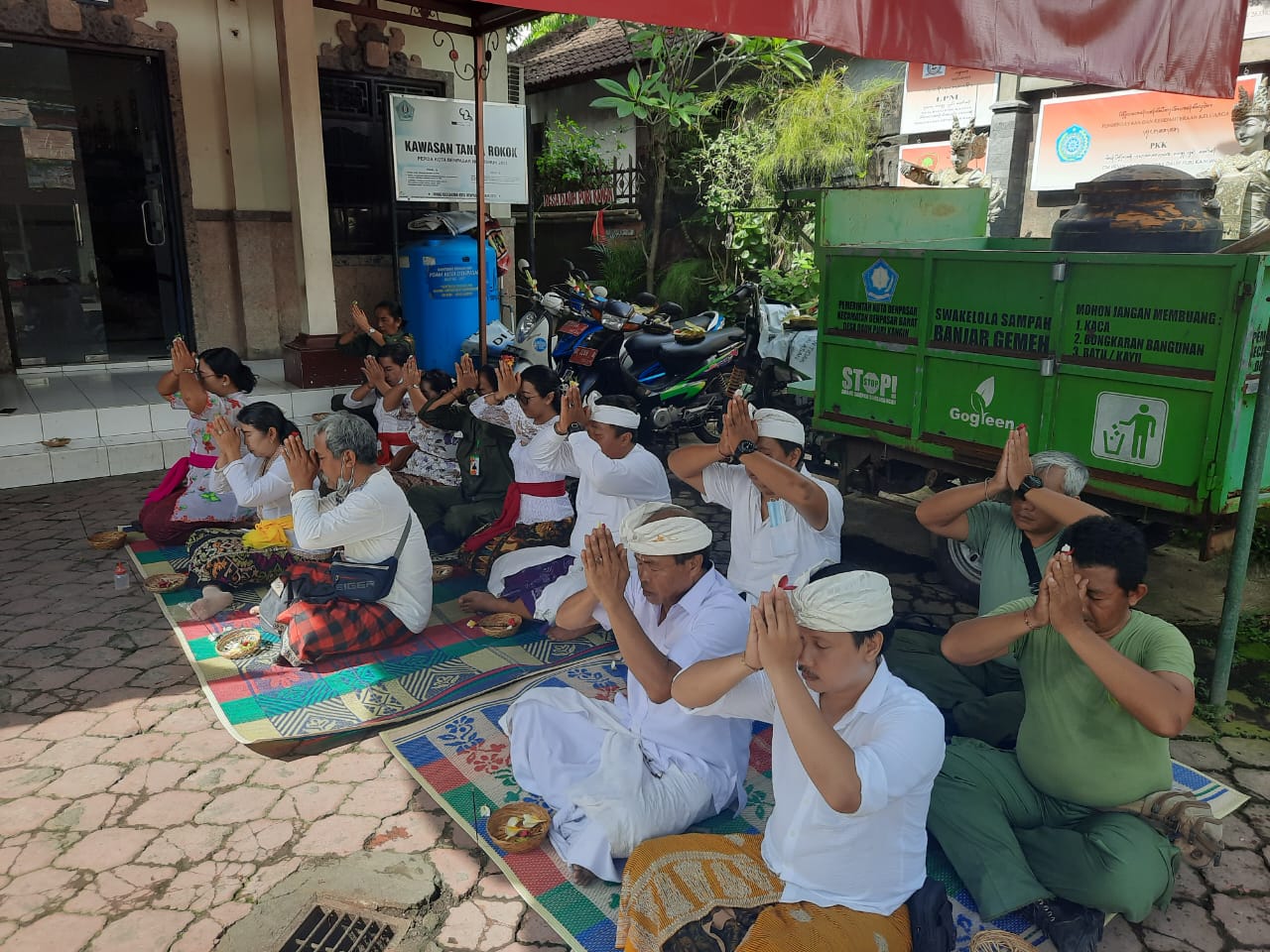 Persembahyangan bersama Rahina Tumpek Landep