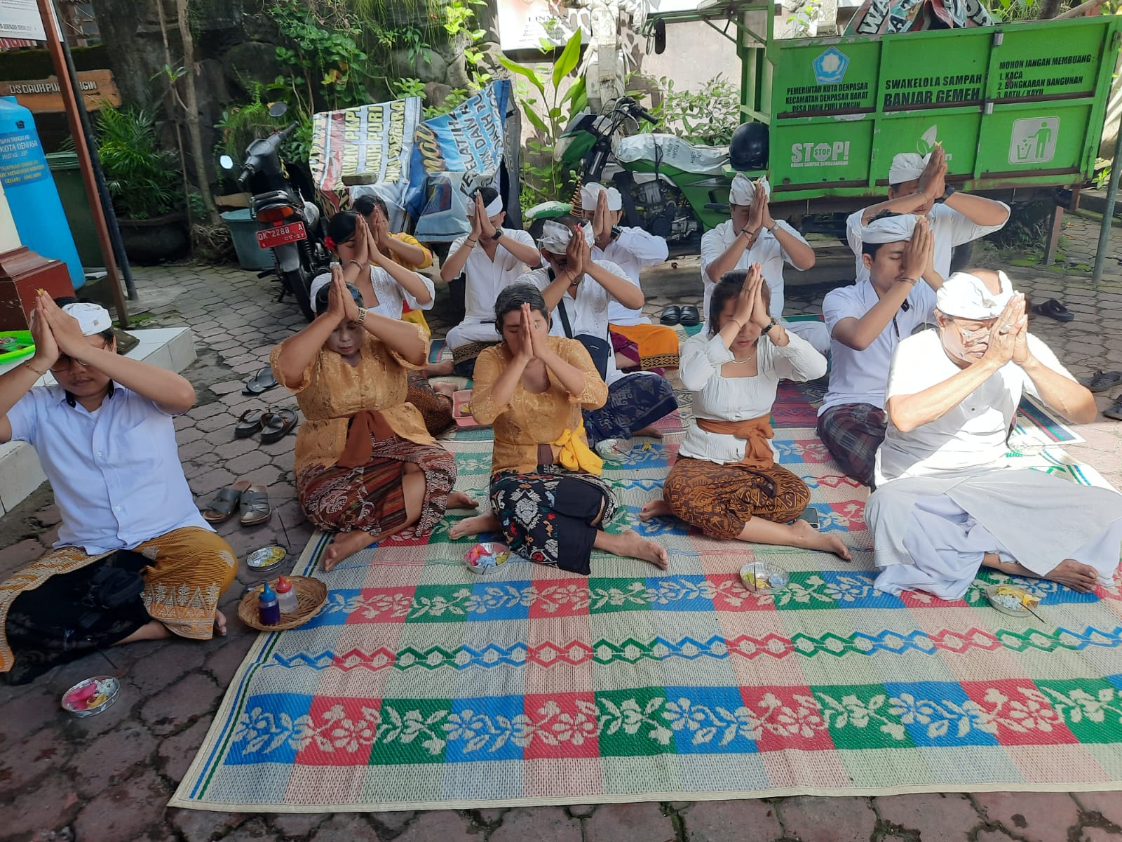 Persembahyangan bersama Rahina Tumpek Wariga