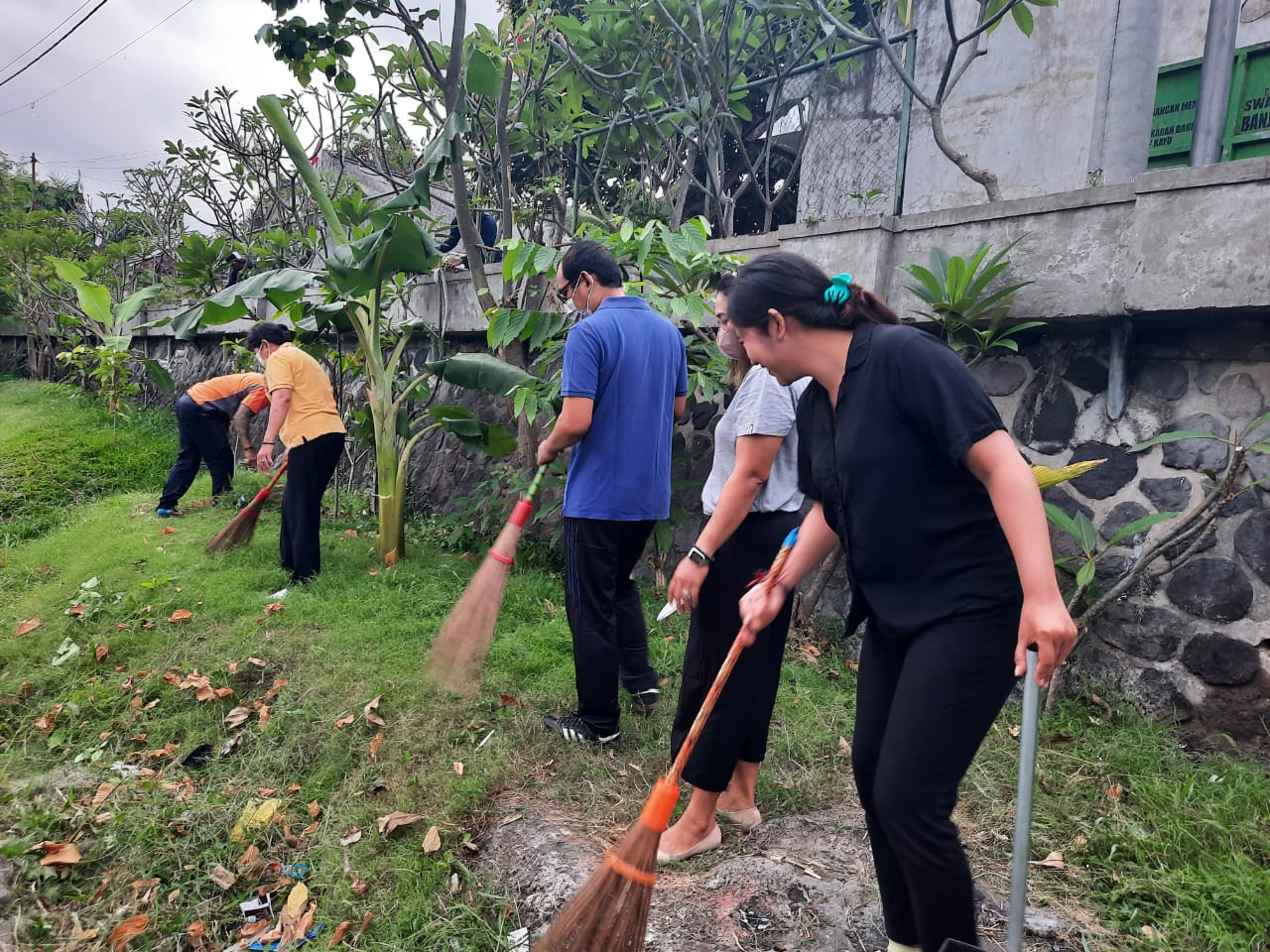 Kegiatan Jumat Bersih yang dilaksanakan pada hari Jumat ,26 Agustus 2022.