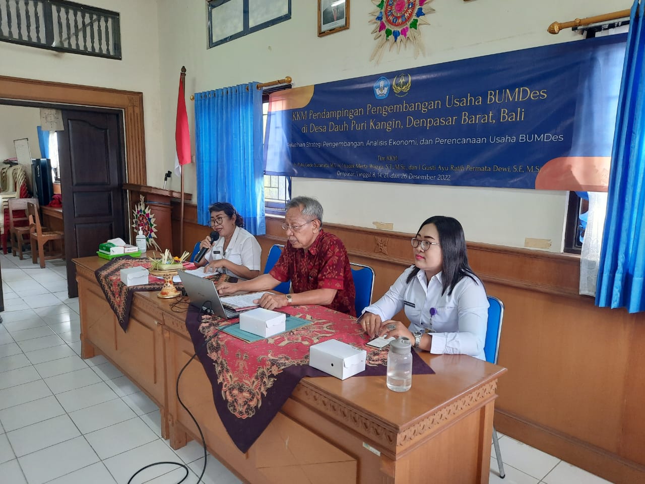 Kegiatan Sosialisasi Informasi Pelaksanaan Pengabdian Masyarakat dan Pelatihan Strategi Pengembangan, Analisis Ekonomi, dan Perencanaan Usaha BUMDes