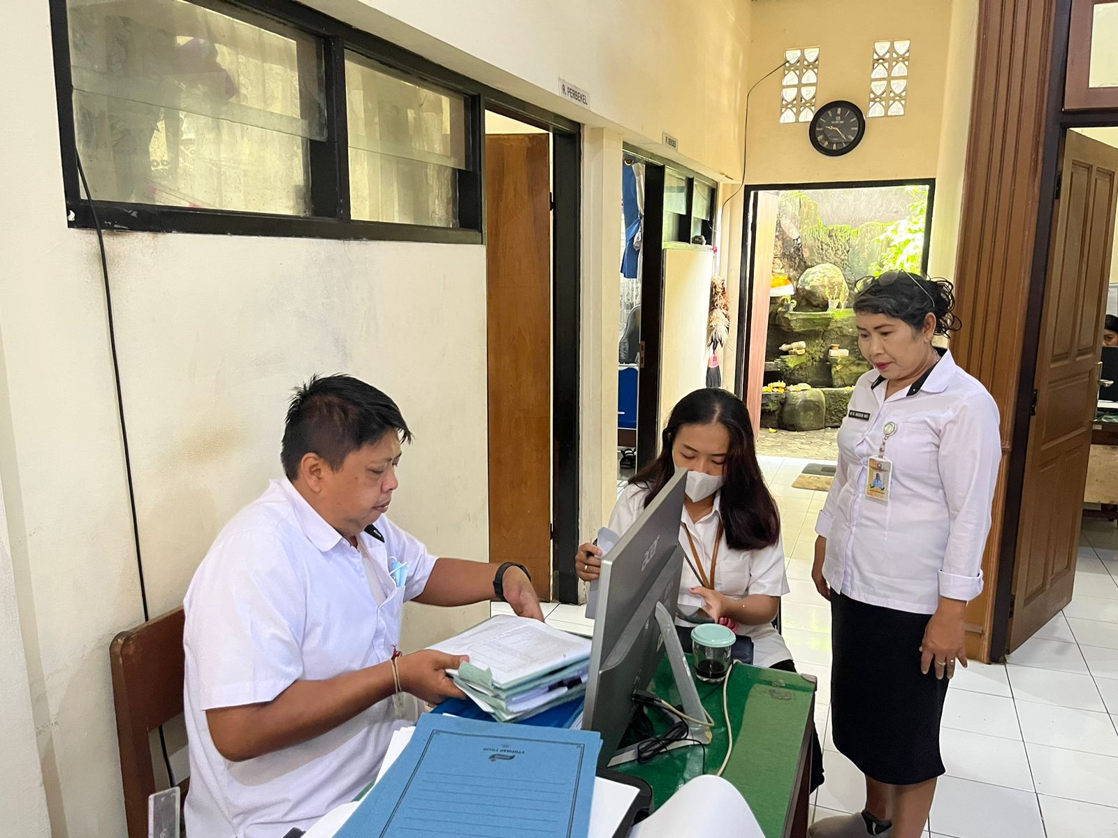 Kegiatan Pembinaan dan Pengawasan Penyelenggaraan Administrasi Pemerintah Desa oleh Tim MONITORING dan EVALUASI DPMD Kota Denpasar 