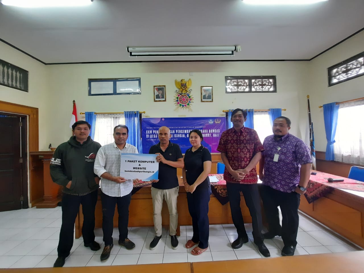 Kegiatan FGD dan Penyerahan Alat-alat kepada BUMDes Kerthi Sari Sedana dari Pengabdian Kemitraan Masyarakat Universitas Warmadewa.