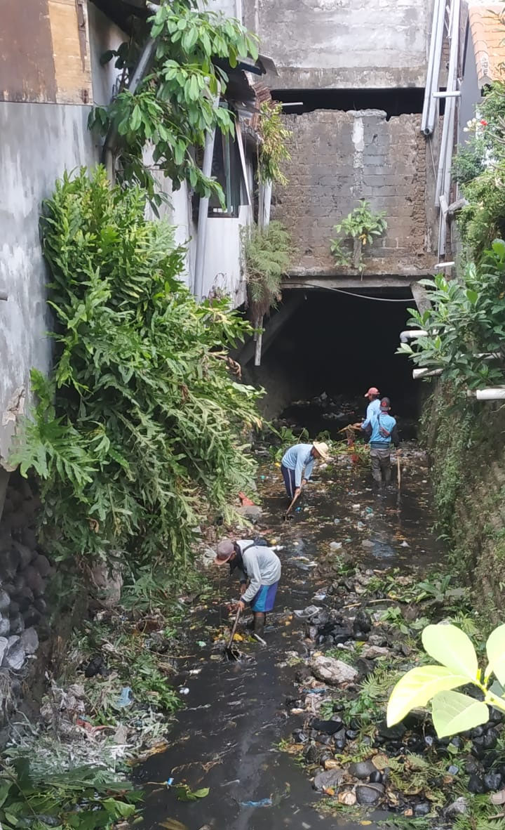 Pembersihan Tukad Bulan oleh PUPR Kota Denpasar