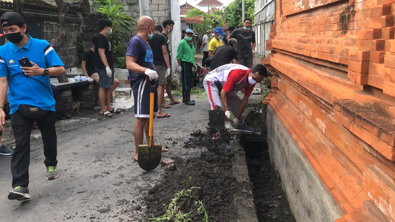 PELAKSANAAN PKTD PENGGELONTORAN GOT DI SEPUTARAN JALAN SERMA MERTA