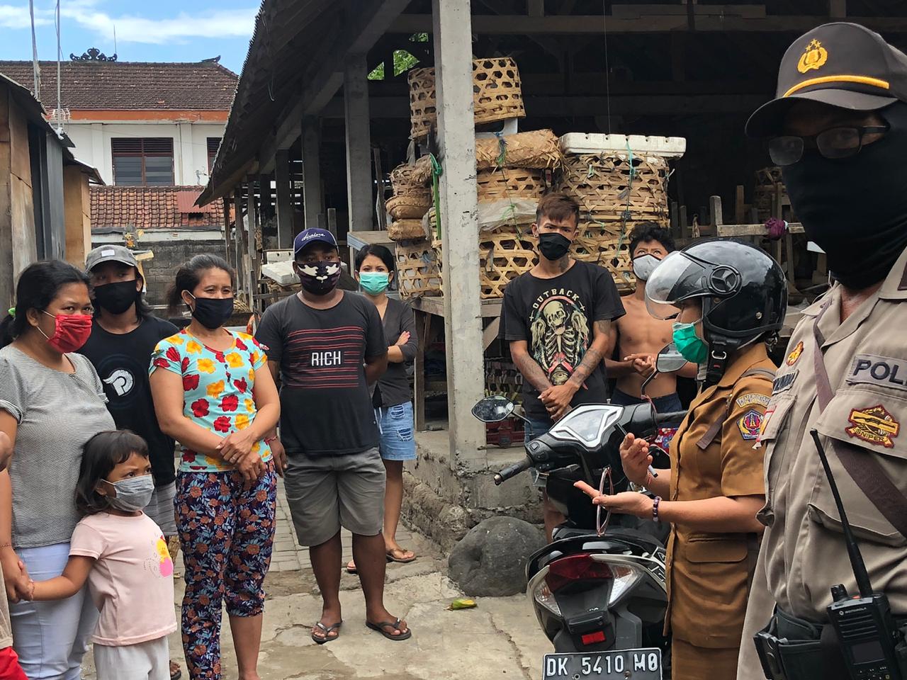 SOSIALISASI MENGENAI PROTOKOL KESEHATAN KEPADA WARGA TITIH KALER