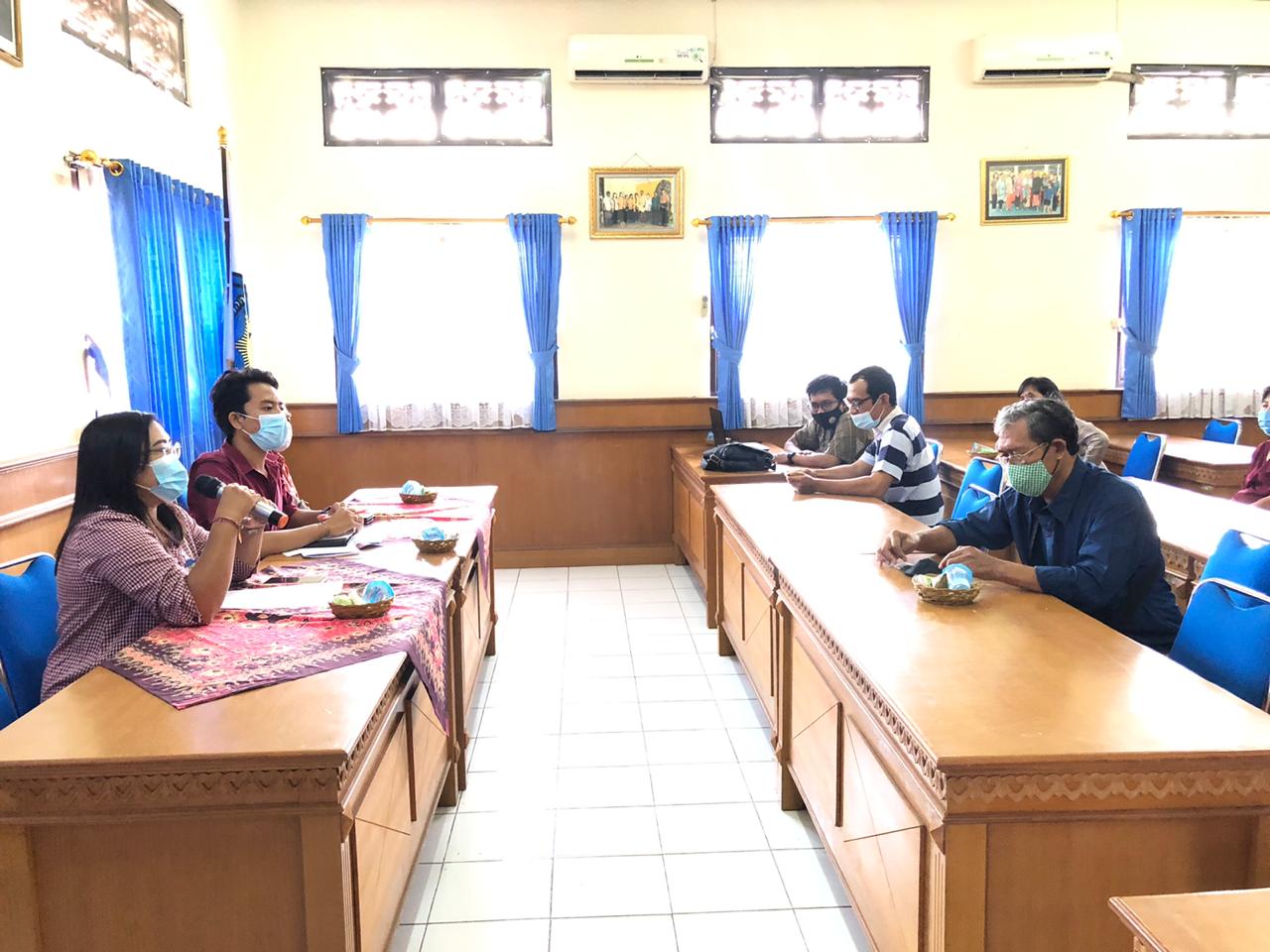 SOSIALISASI PEMBUATAN MASKER KAIN 3 LAPIS KEPADA PENJAHIT DESA DAUH PURI KANGIN