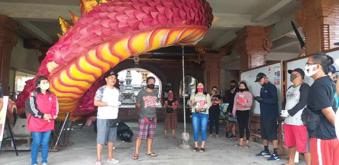 PENYEMPROTAN DESINFEKTAN DI SEPUTARAN WILAYAH TITIH OLEH RELAWAN TITIH DAN ST. RUPPTI