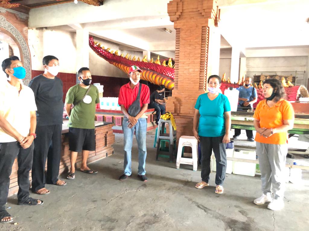 PEMBERIAN BANTUAN DESINFEKTAN DI DUSUN TITIH TENGGAH, DUSUN TITIH KALER DAN DUSUN TITIH KELOD