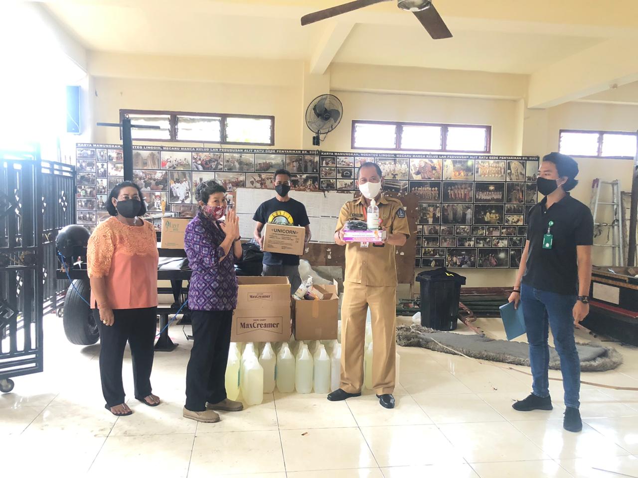 PEMBERIAN BANTUAN DESINFEKTAN DI DUSUN SUCI