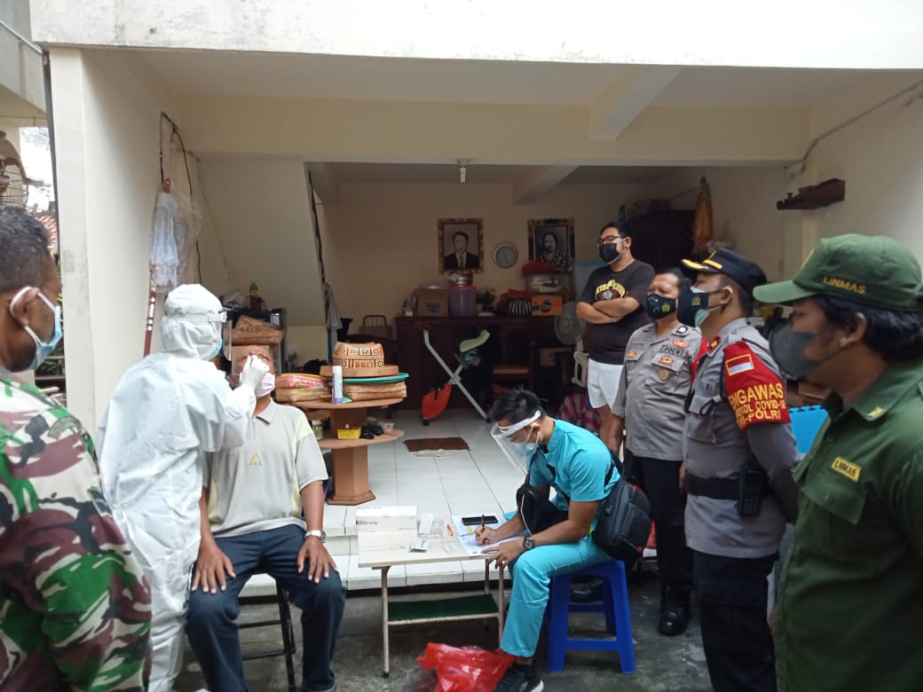 SWAB KEPADA KONTAK ERAT PASIEN POSITIF COVID-19